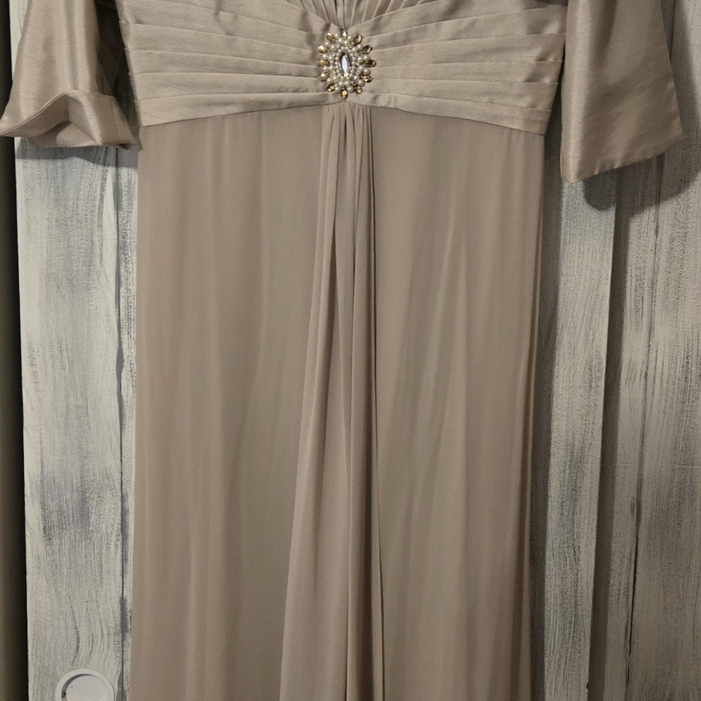 Jessica Howard long S14 mother of the bride/groom dress.